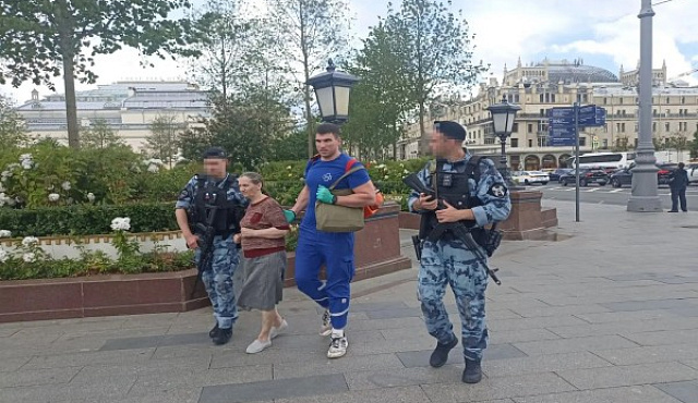 Сотрудники спецподразделения столичного главка Росгвардии оказали помощь женщине, почувствовавшей резкое недомогание