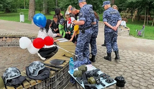 Столичные росгвардейцы провели профориентационное мероприятие с   молодёжью в Пушкино
