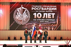 Генерал армии Виктор Золотов вручил государственные награды отличившимся росгвардейцам в честь 10-летия со дня образования Главного управления Росгвардии по городу Москве 