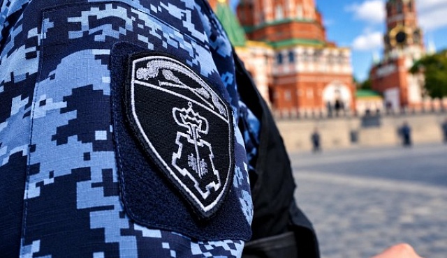В Москве росгвардейцы задержали иностранца за дебош в хостеле